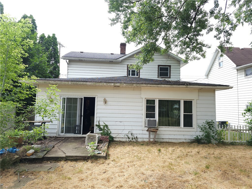 Property Photo:  326 W Diamond St  PA 16001 