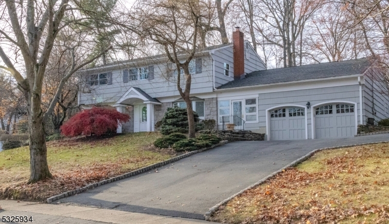 Property Photo:  6 Camelot Way  NJ 07054 