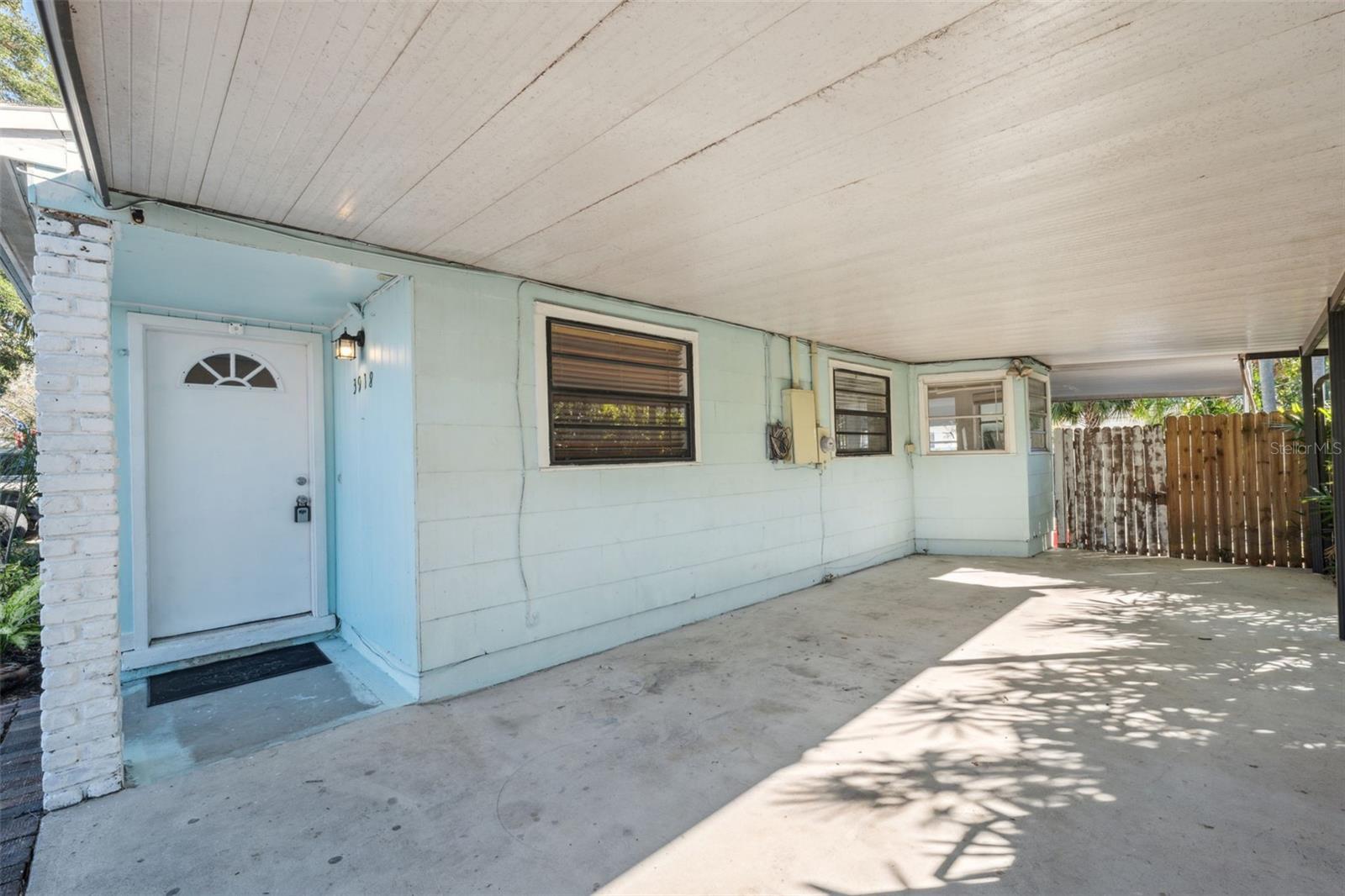 Property Photo: 3918 W Fig Street FL 33609