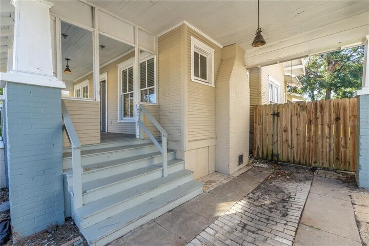 Property Photo: 606 W Patterson Street FL 33803