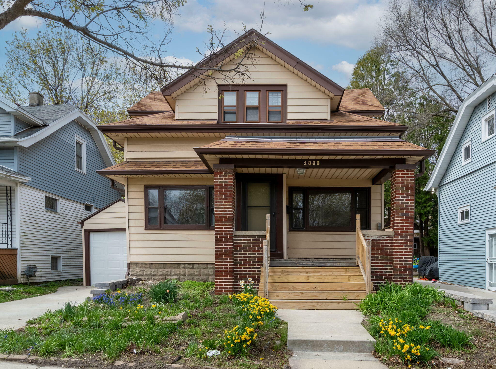 Property Photo: 1335 N Hawley Rd WI 53208