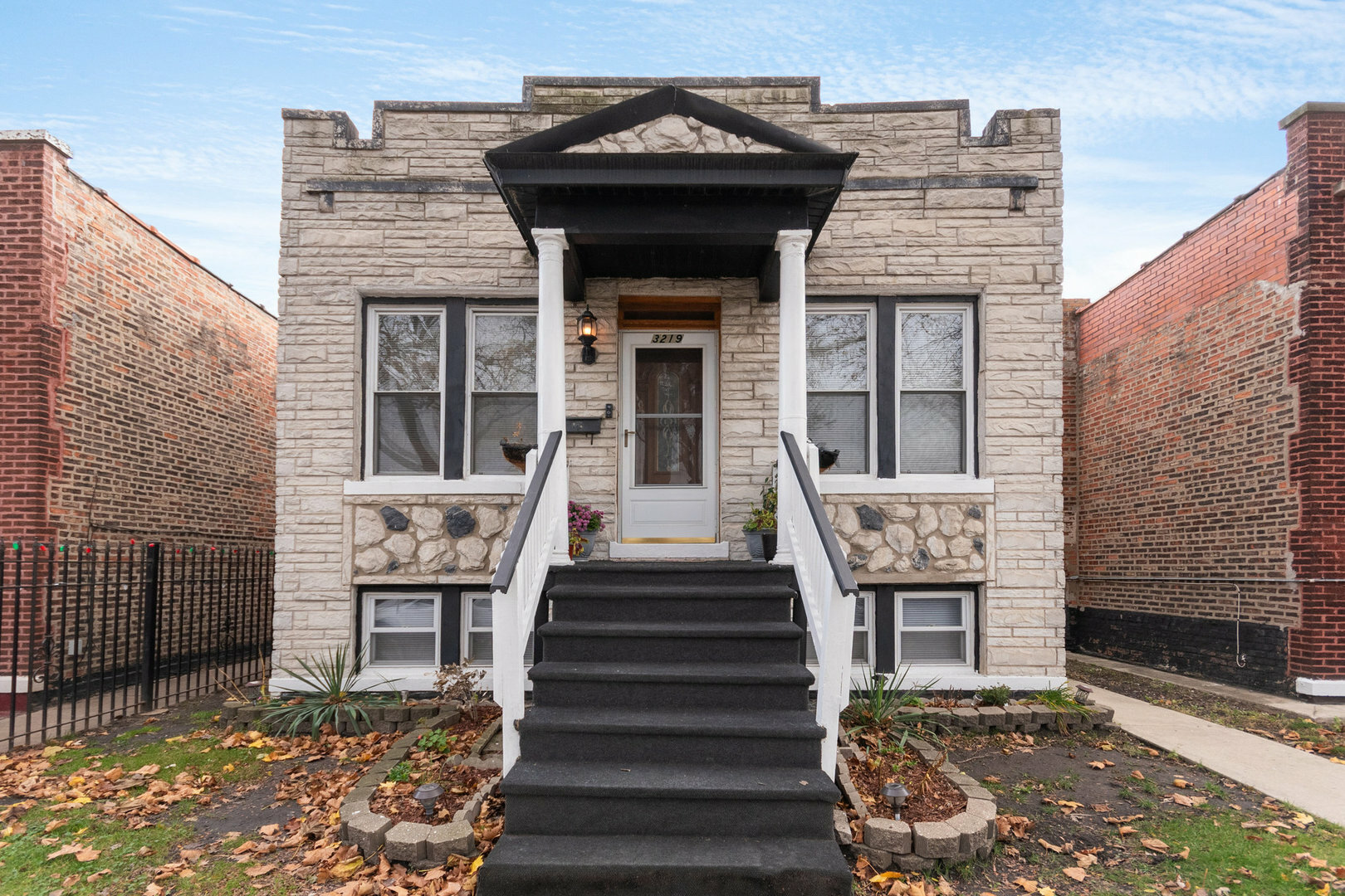 Property Photo:  3219 S Ridgeway Avenue  IL 60623 