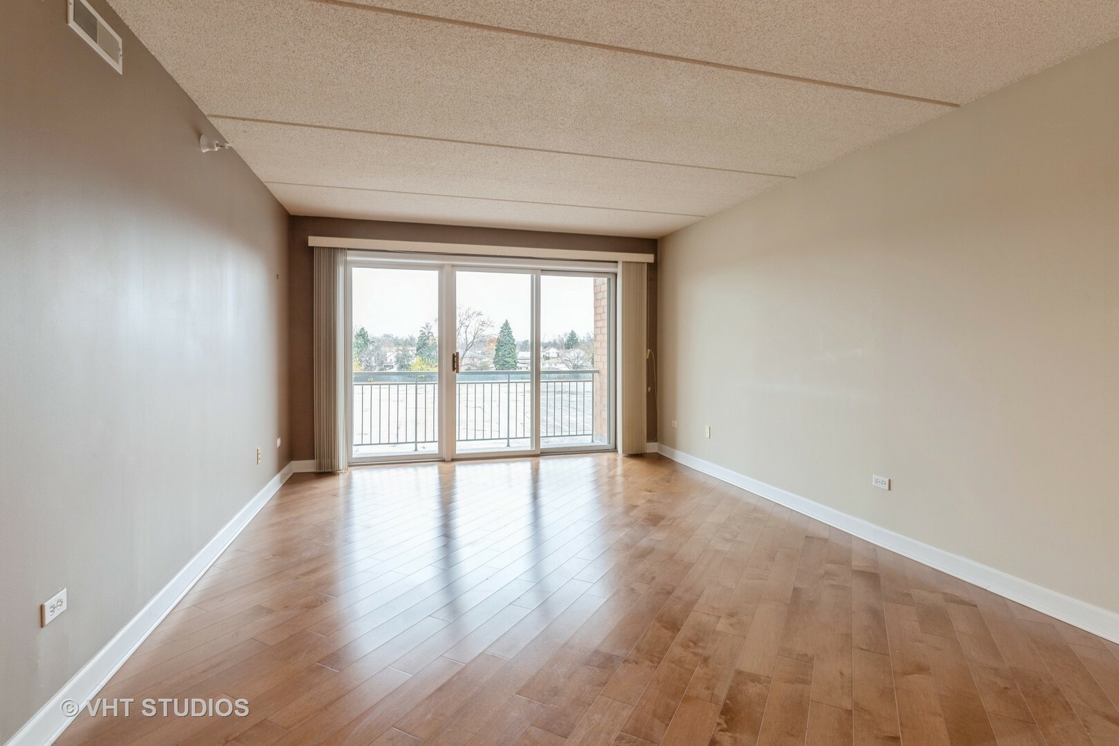 Property Photo:  6801 N Milwaukee Avenue 306  IL 60714 