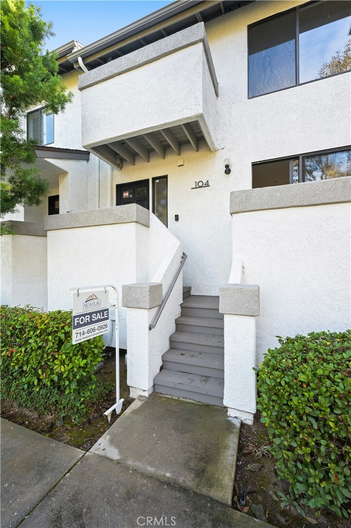 Property Photo: 104 Harbor Woods Place 104 CA 92660