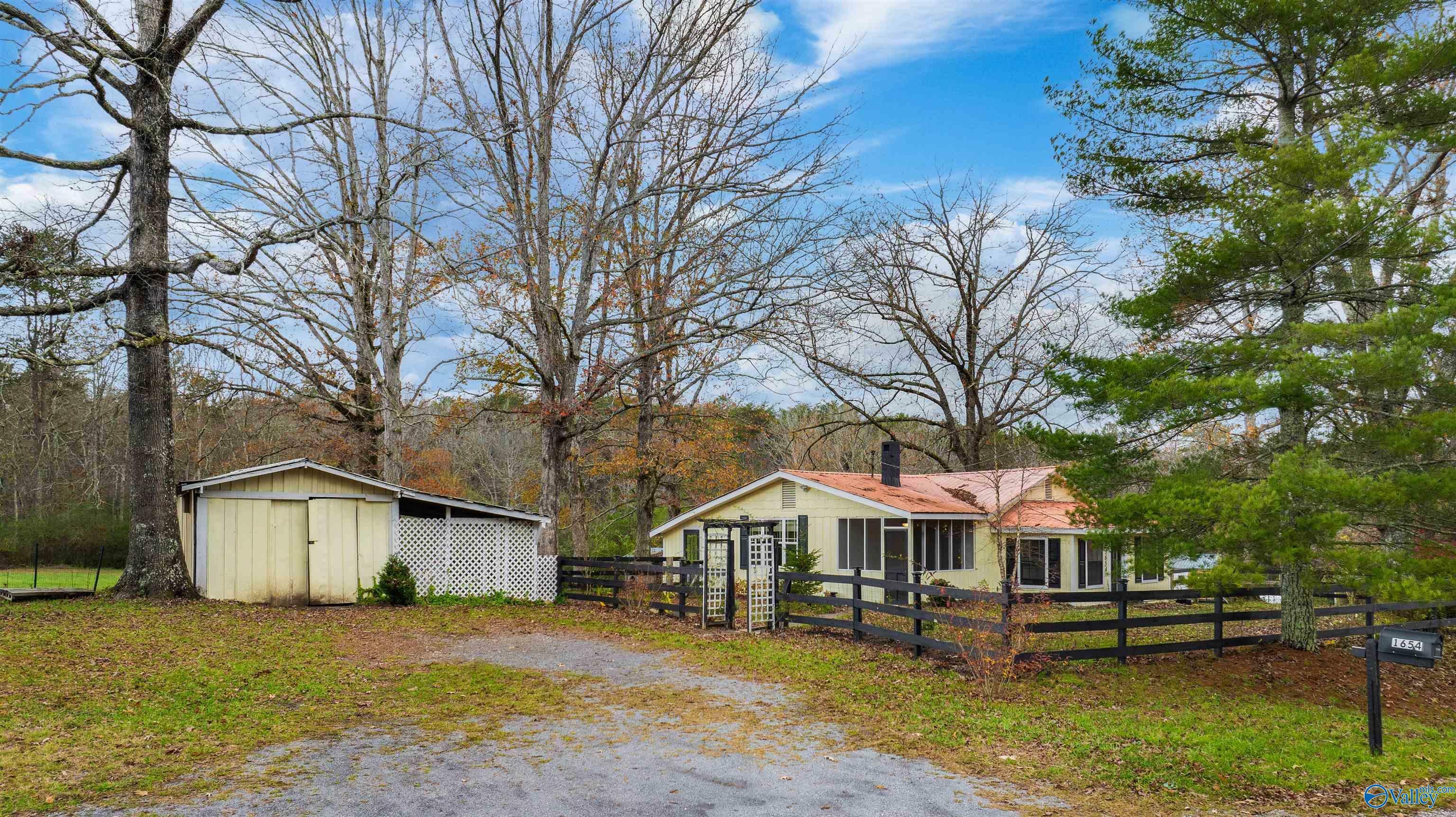 Property Photo:  1654 County Road 641  AL 35984 