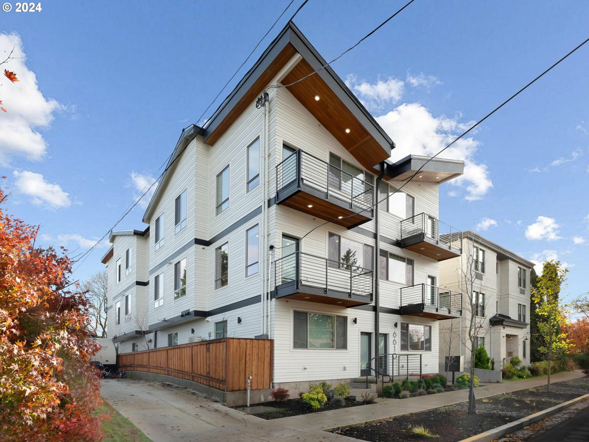 Property Photo: 6610 N Greenwich Ave 5 OR 97217