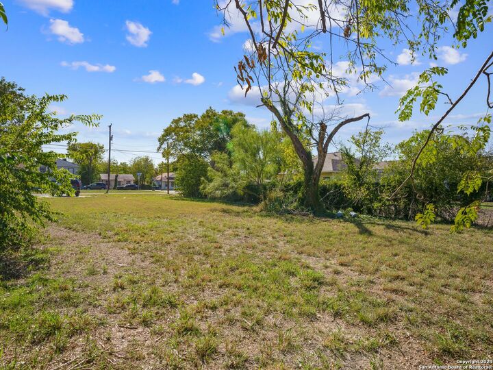 Property Photo: 631 Aransas Ave TX 78210