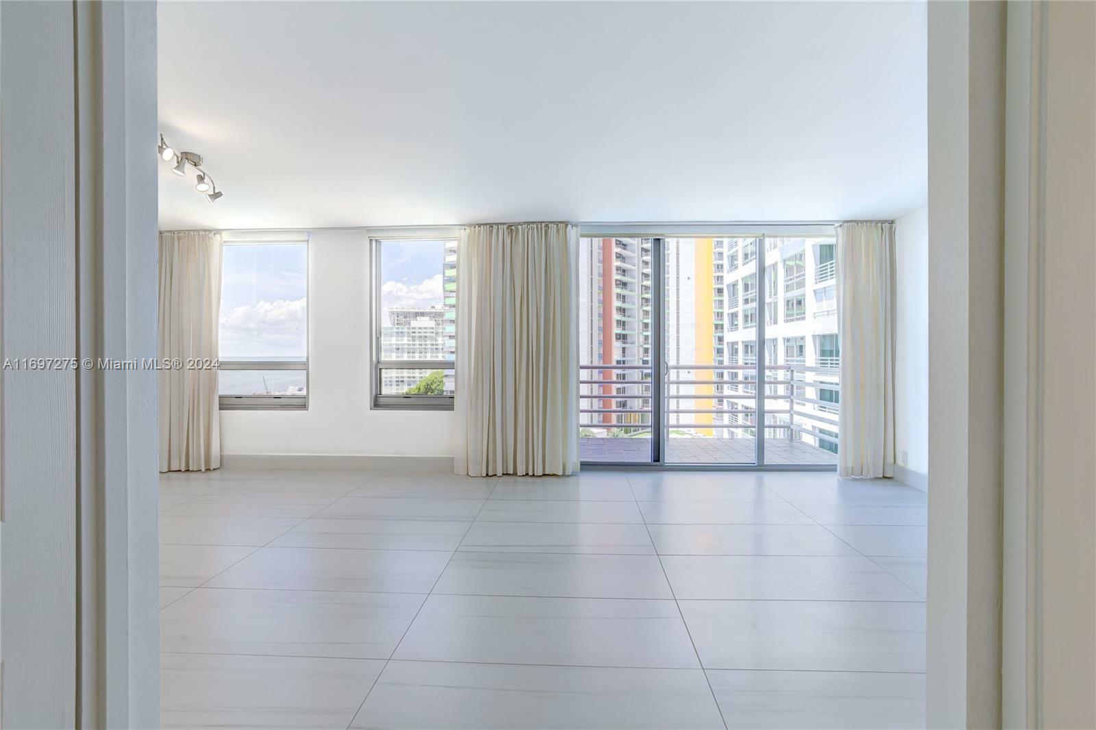 Property Photo:  1541 Brickell Ave C1008  FL 33129 