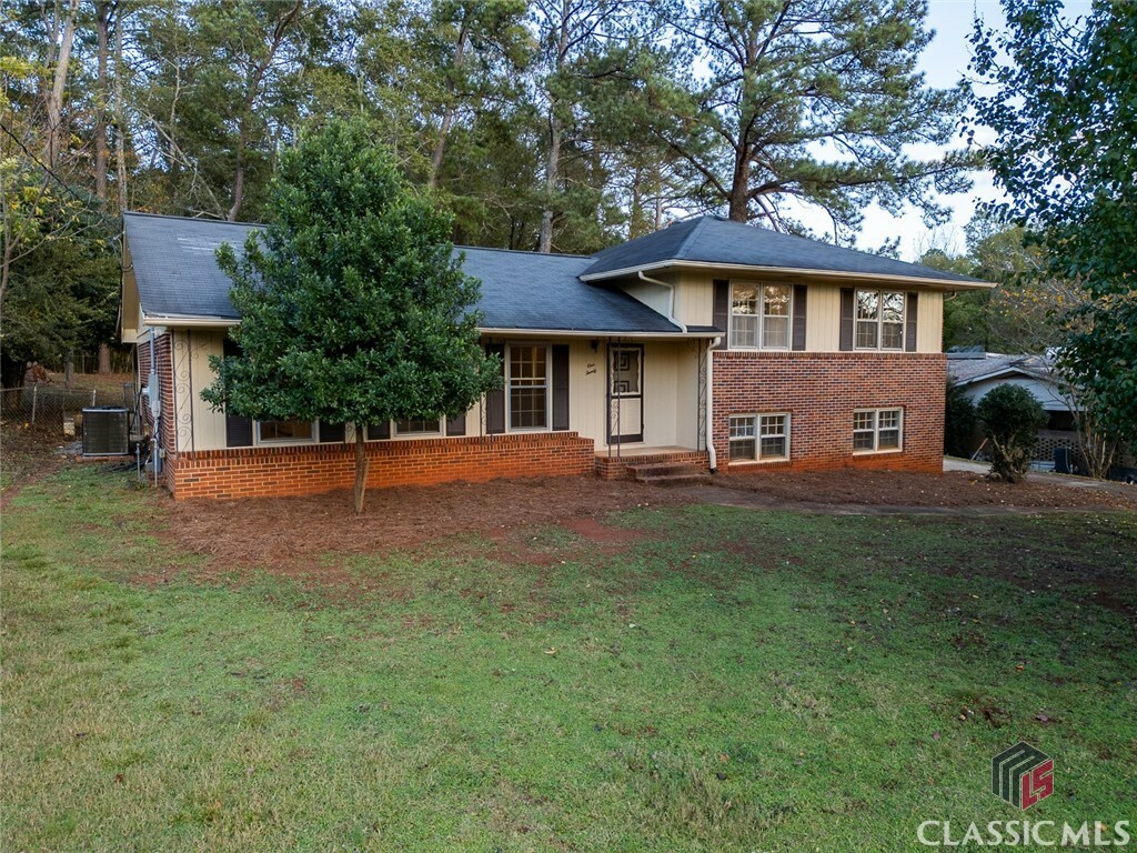 Property Photo:  120 Tara Way  GA 30606 