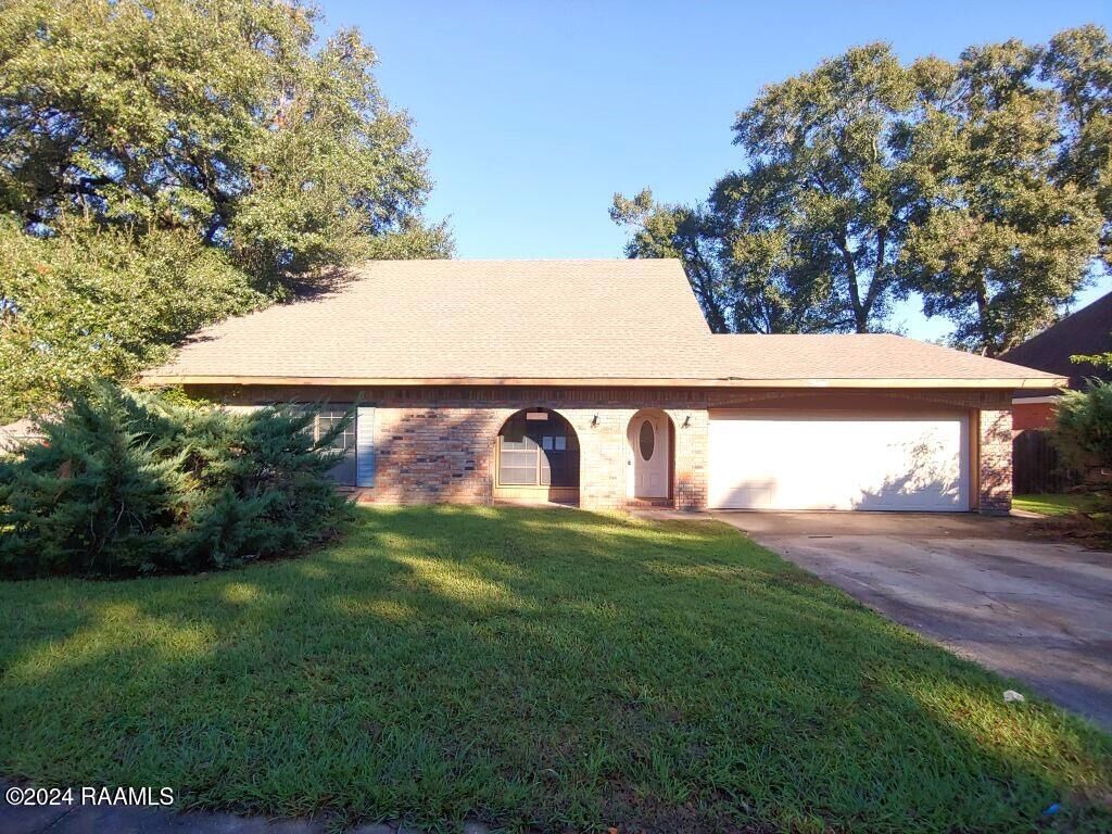 Property Photo: 201 Kingswood Drive LA 70501