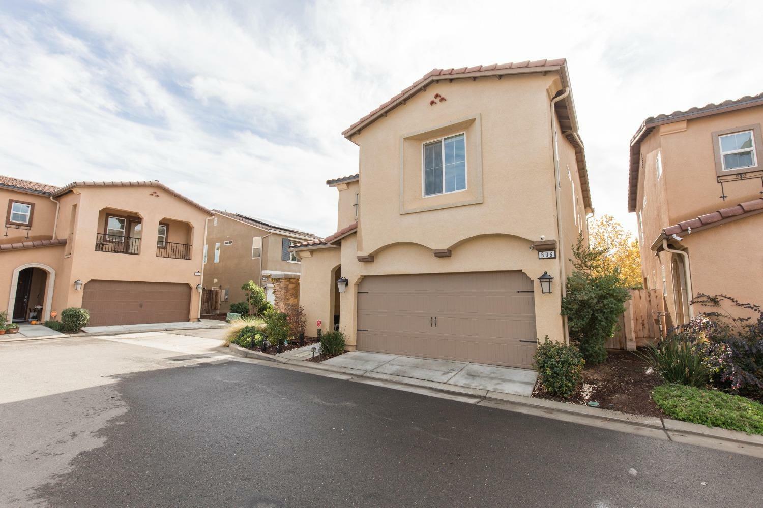 Property Photo:  806 Lassen Lane W  CA 93636 