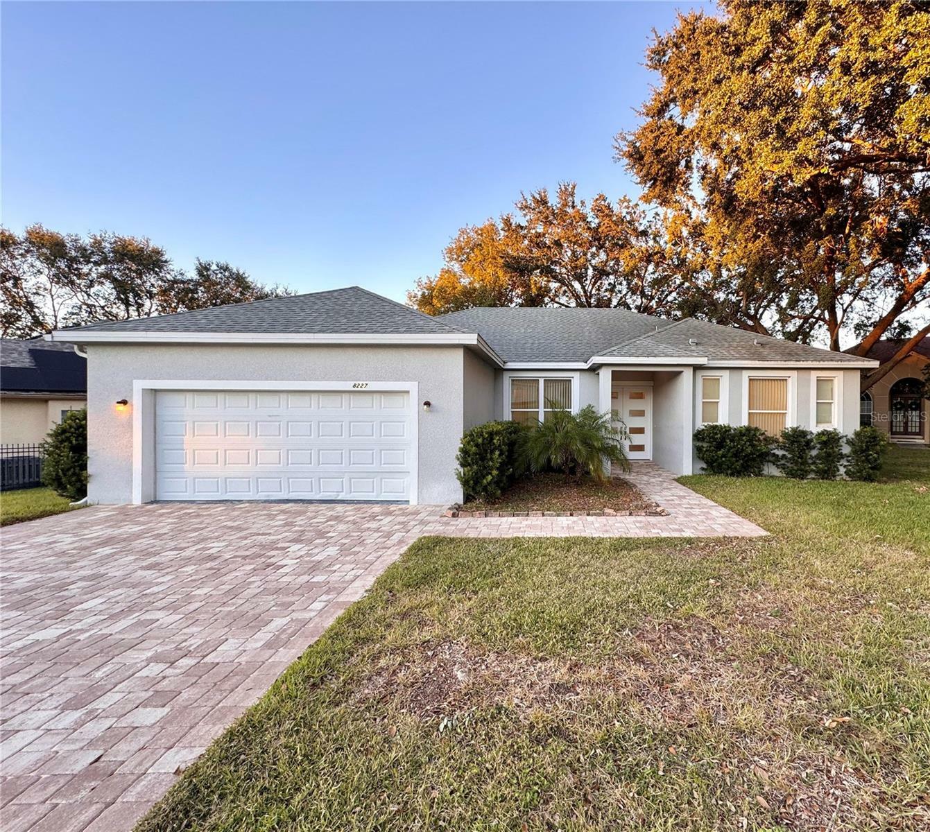 Property Photo: 8227 Vineland Oaks Boulevard FL 32835