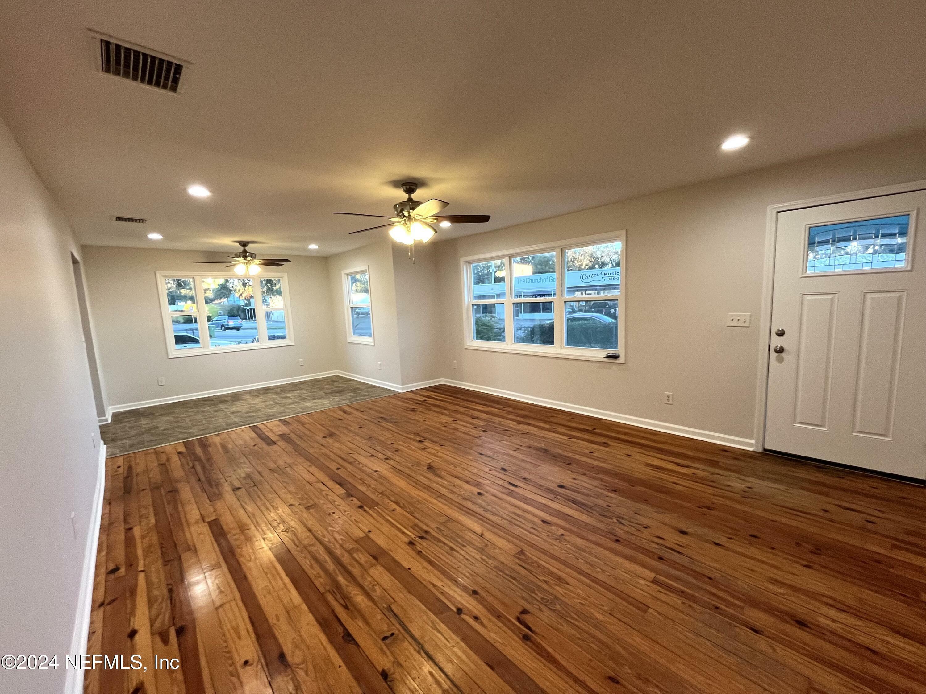 Property Photo: 2414 Crill Avenue FL 32177