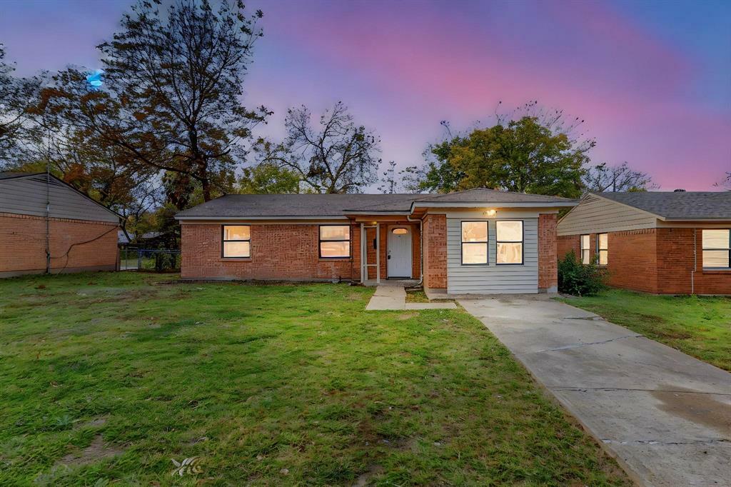 Property Photo:  4307 Scottsdale Drive  TX 75150 