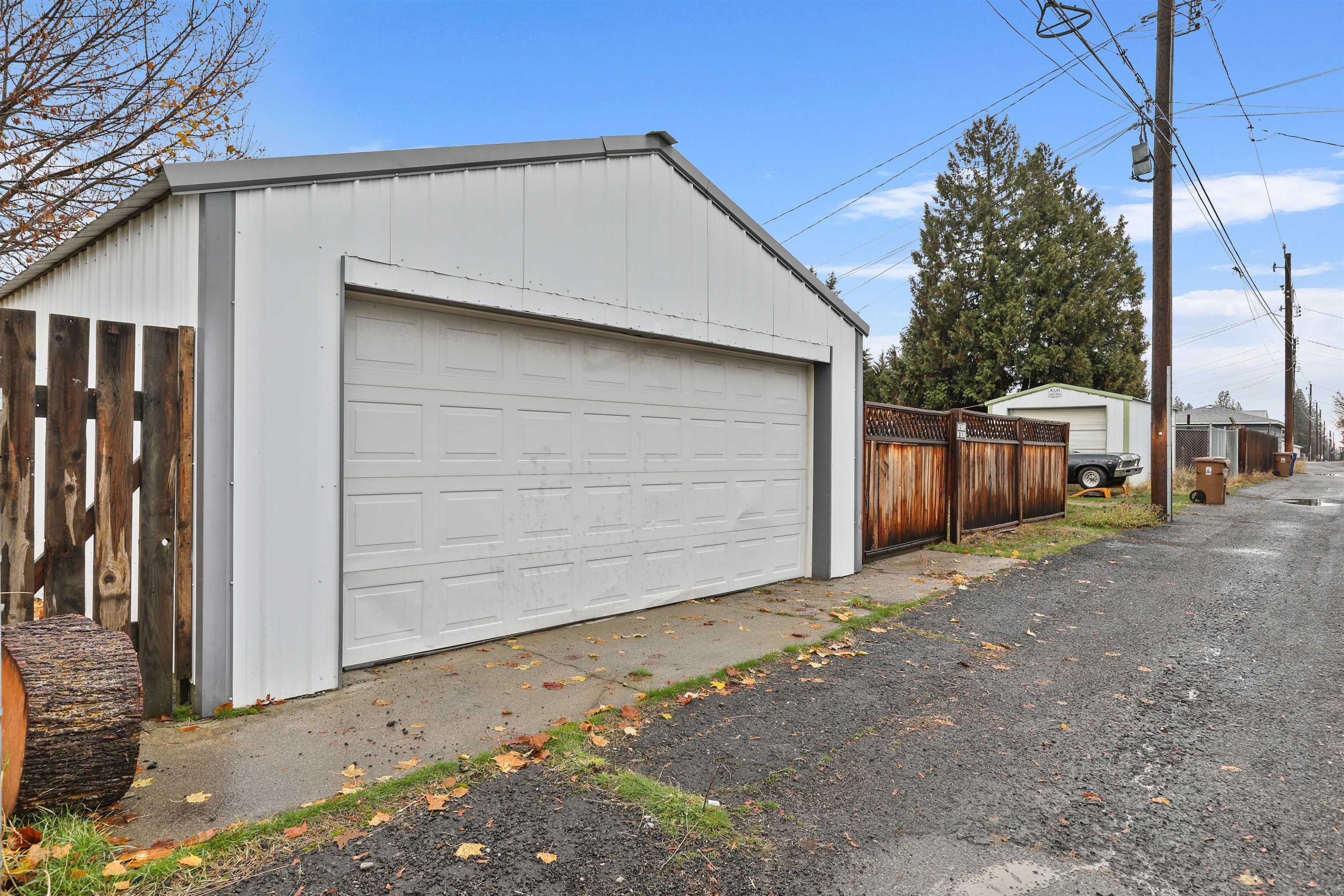 Property Photo:  5821 N Ash St  WA 99205 