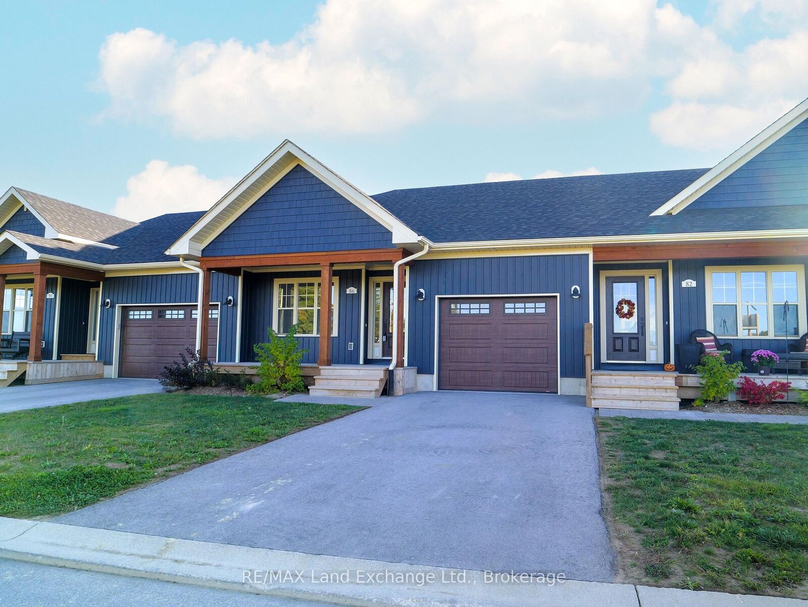 Property Photo: 86 Eagle Court 18 ON N0H 2C3