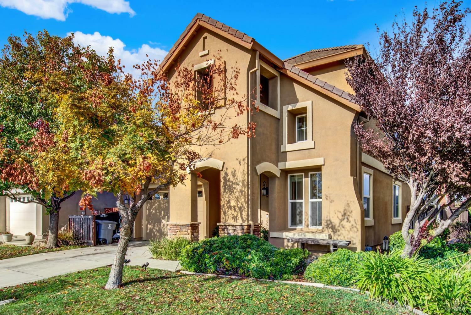 Property Photo:  900 Lancaster Street  CA 95687 