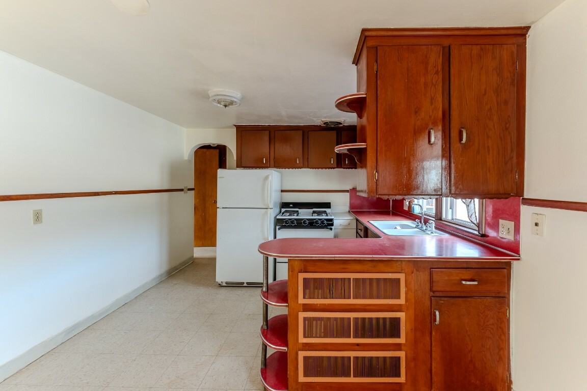 Property Photo:  302 N Nanticoke Avenue 3  NY 13760 