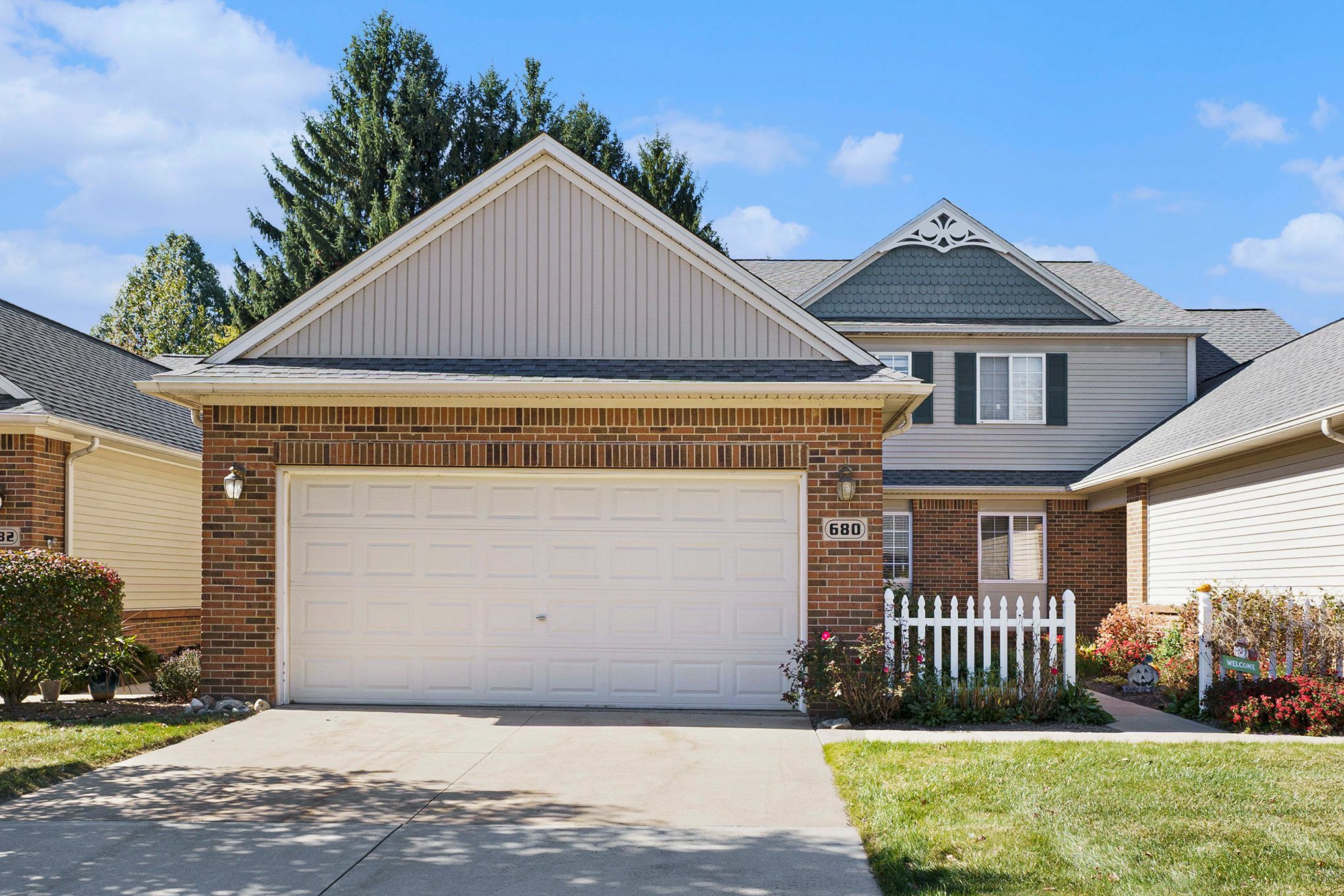 Property Photo:  680 Shoreline Drive  MI 48430 4156 