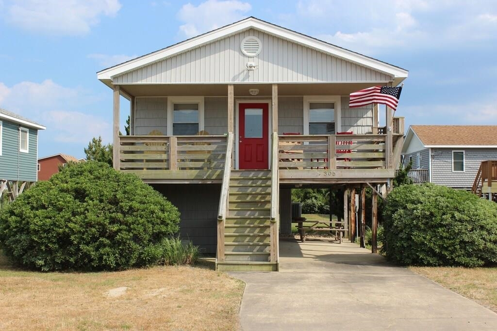 Property Photo:  305 E Albatross Street  NC 27959 