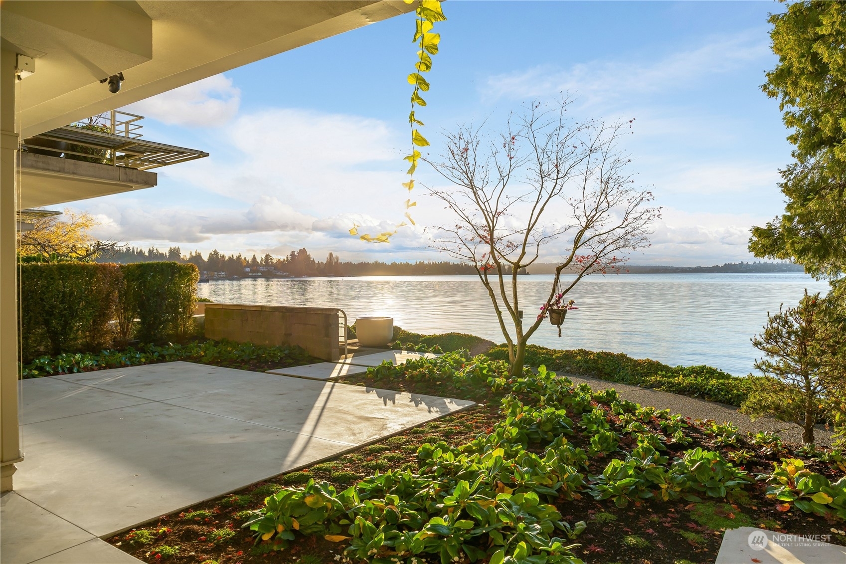 Property Photo:  5505  Lake Washington Boulevard NE 1-E  WA 98033 