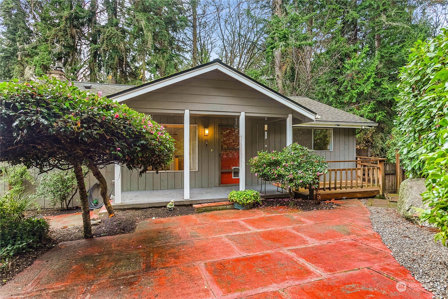 Property Photo:  10525  Seacove Lane NE  WA 98110 