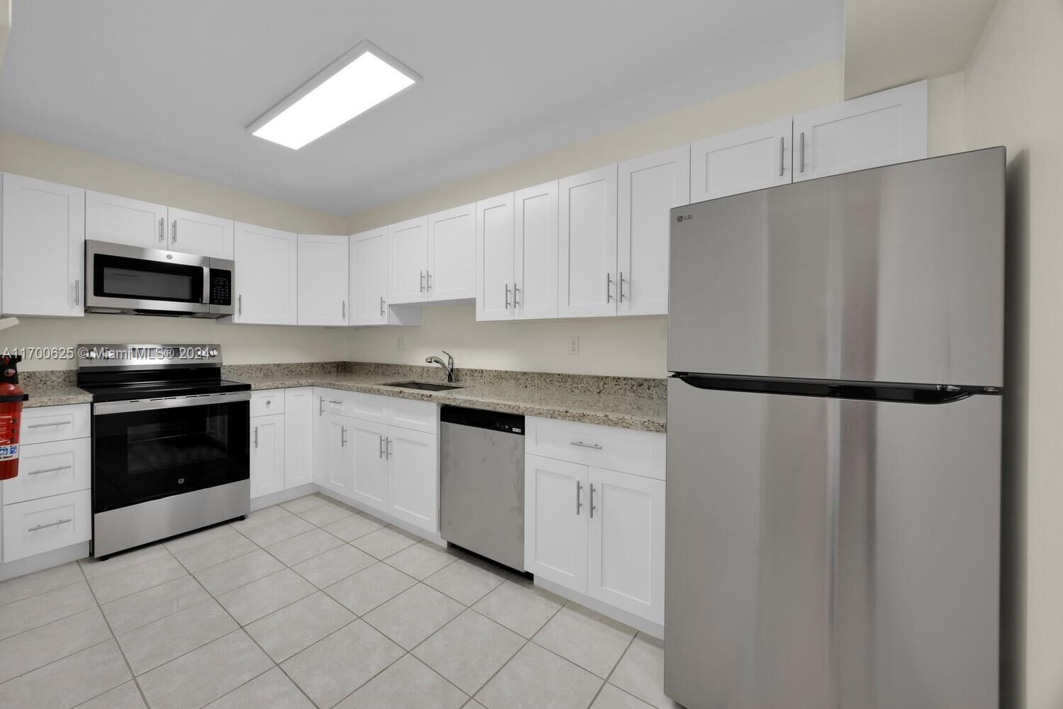 Property Photo: 9429 SW 76th St W17 FL 33173