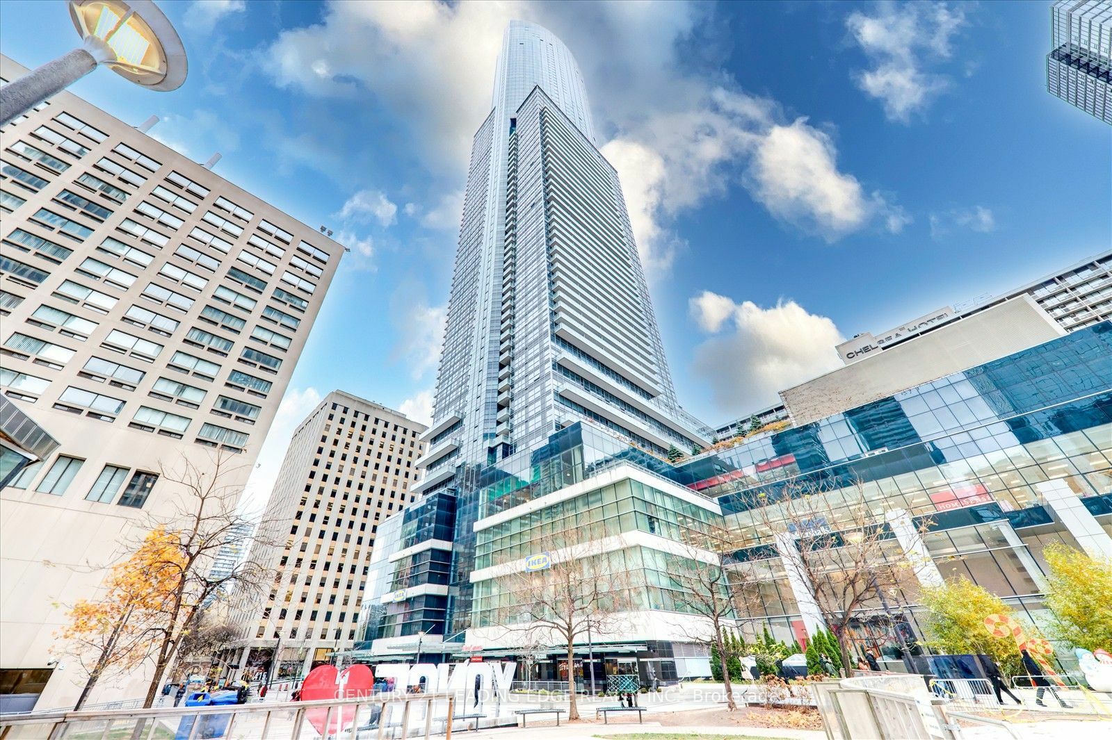 Property Photo:  386 Yonge St 1002  ON M5B 0A5 