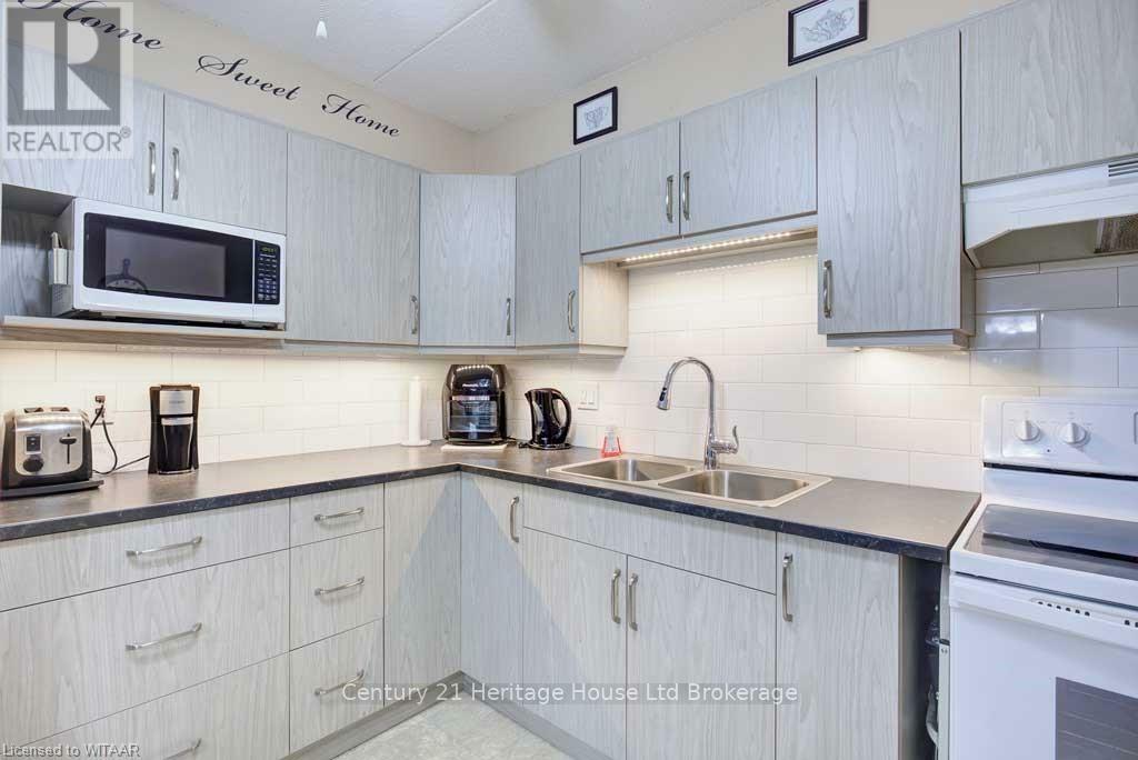 Property Photo:  163 Ferguson Drive 112  ON N4V 1B1 