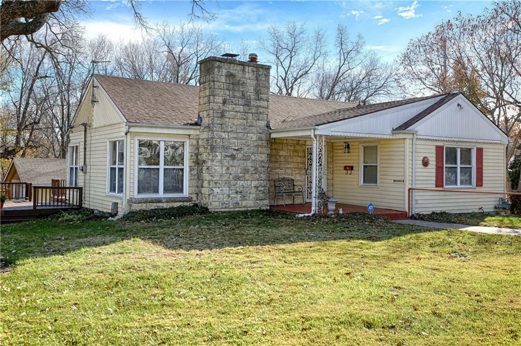 Property Photo:  1101 Shawnee Road  KS 66103 