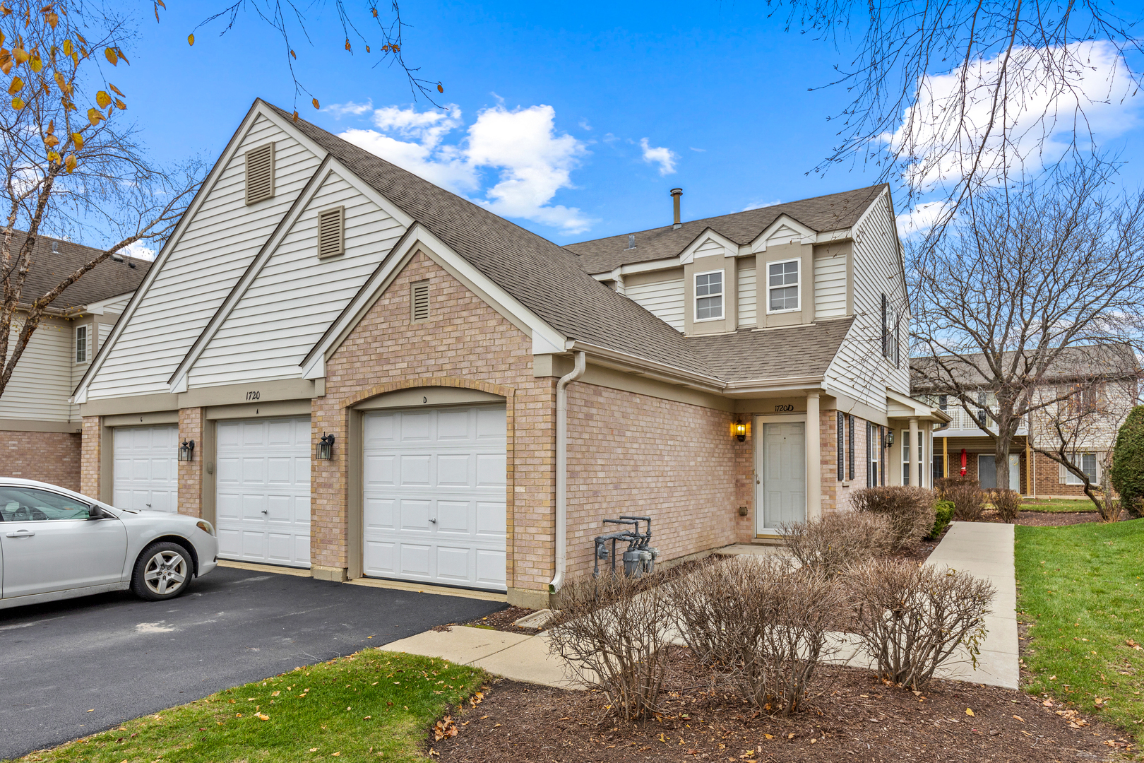 Property Photo:  1720 Autumn Avenue D  IL 60193 