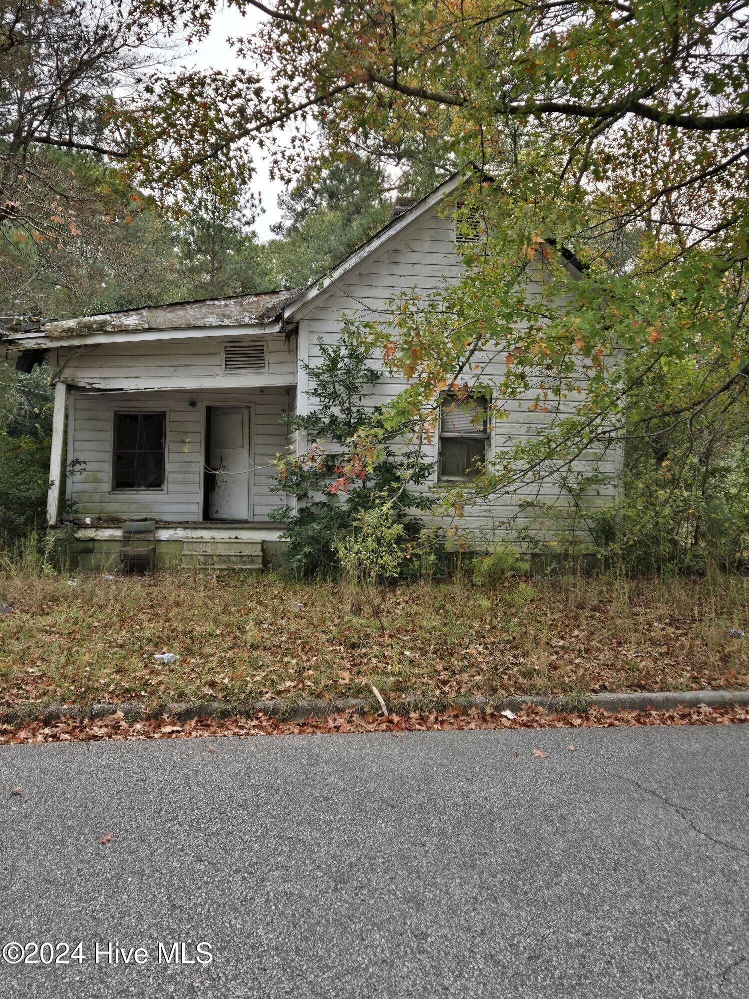 Property Photo: 421 McKay Street NC 28352