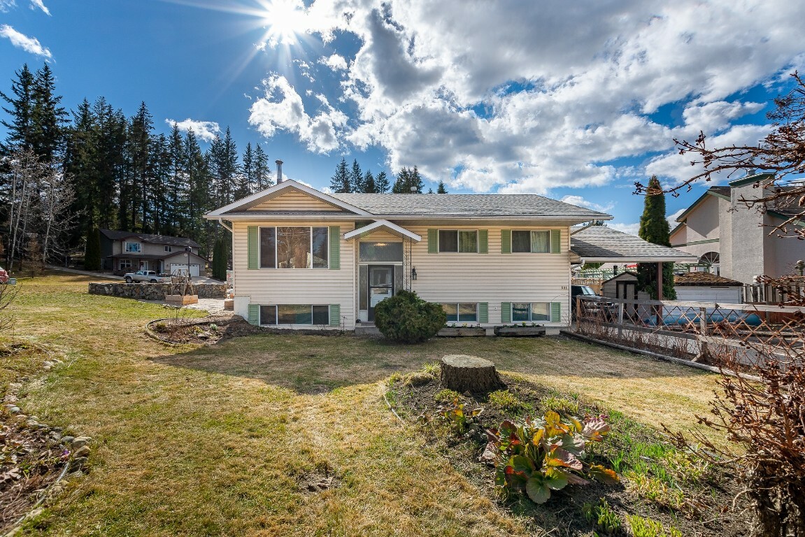 Photo de la propriété:  801 26 Street SE  BC V1E 2H6 