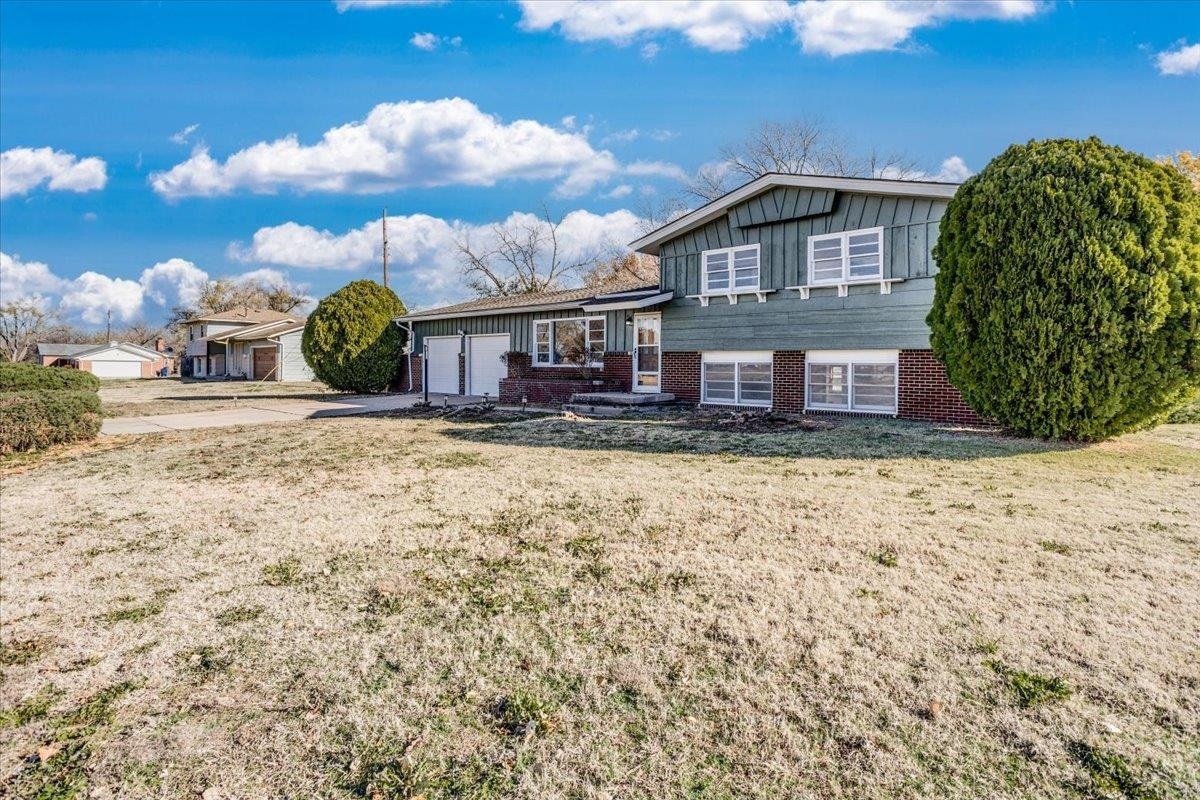 Property Photo:  2816 N Bluff St  KS 67220 