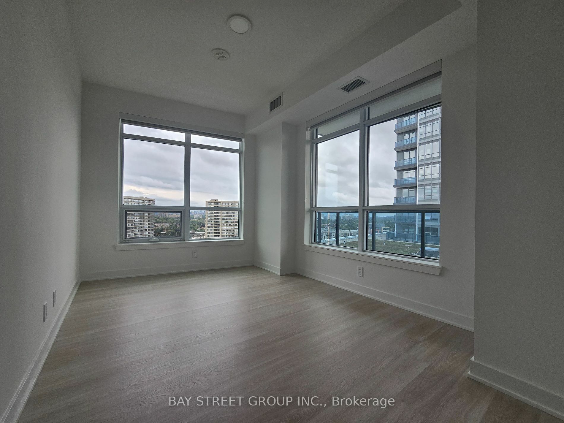 Property Photo:  50 Upper Mall Way 902B  ON L4J 4P8 