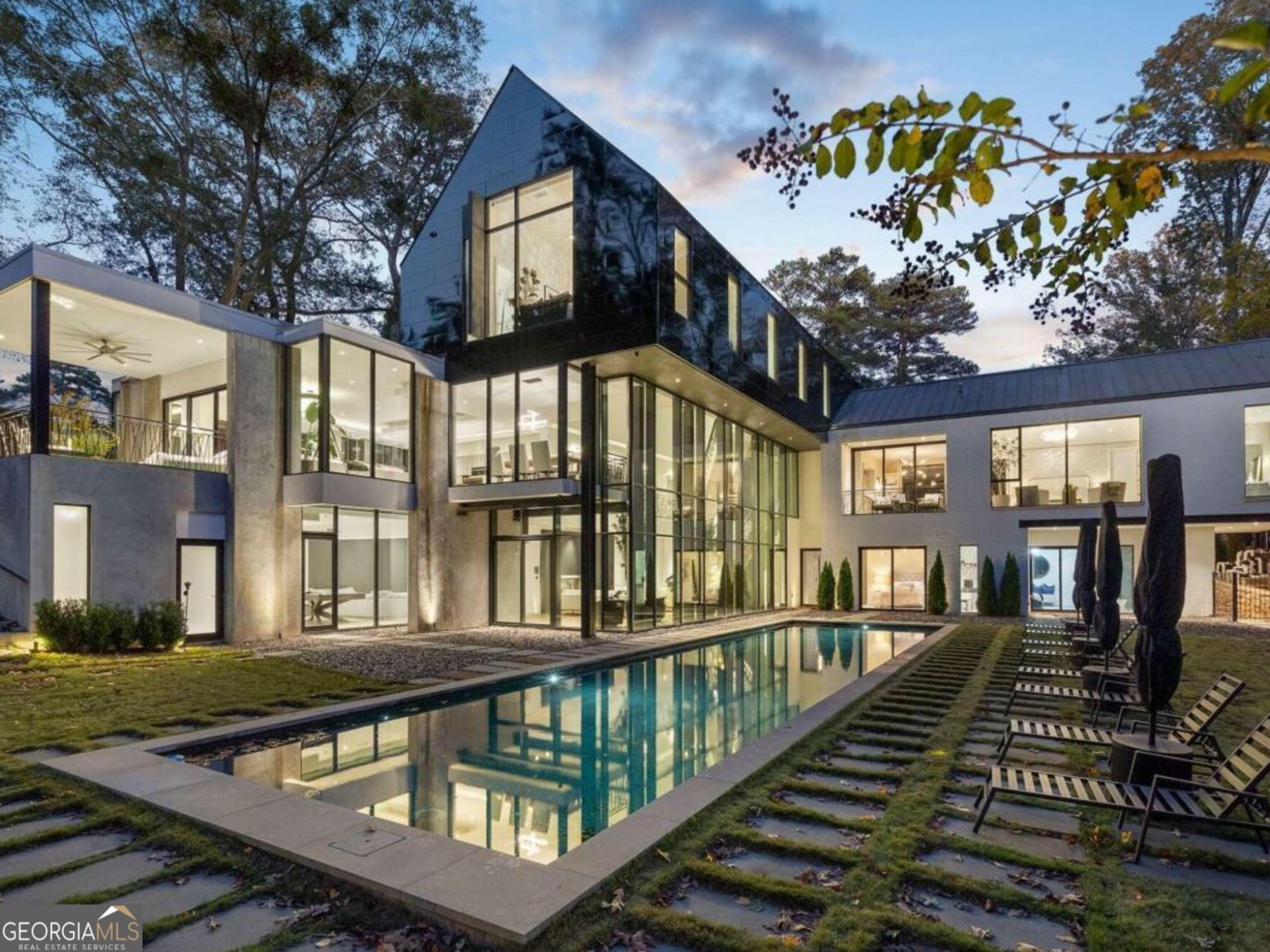 Property Photo: 2716 Ridgewood Road NW GA 30327