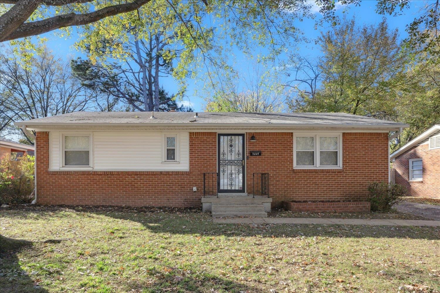 Property Photo:  1231 S White Station St  TN 38117 