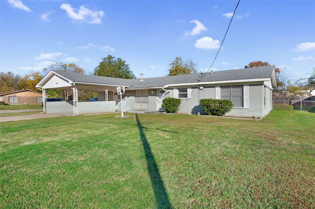 Property Photo:  927 Alabama Street  TX 75482 