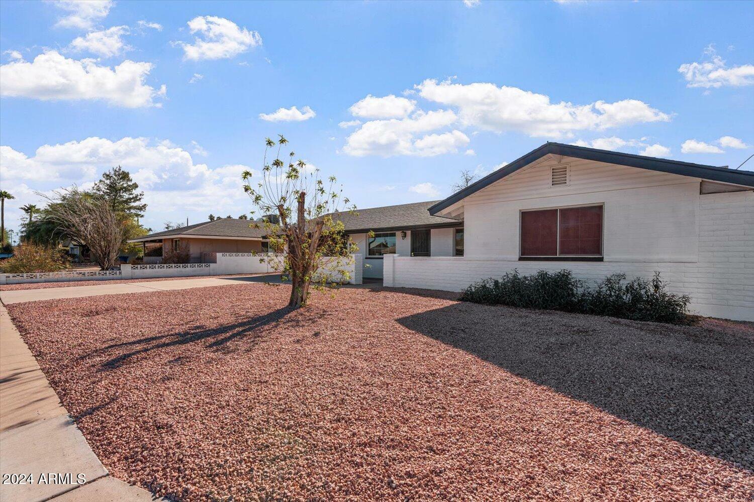 Property Photo:  903 E Campus Drive  AZ 85282 