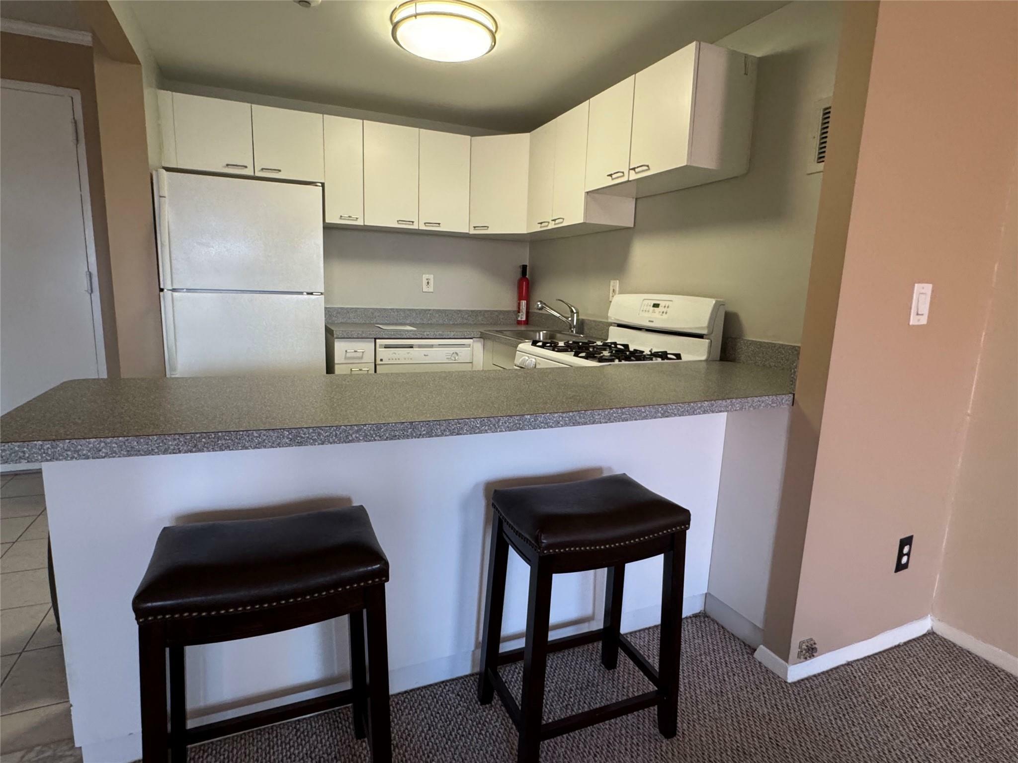 Property Photo:  1376 Midland Avenue 811  NY 10708 