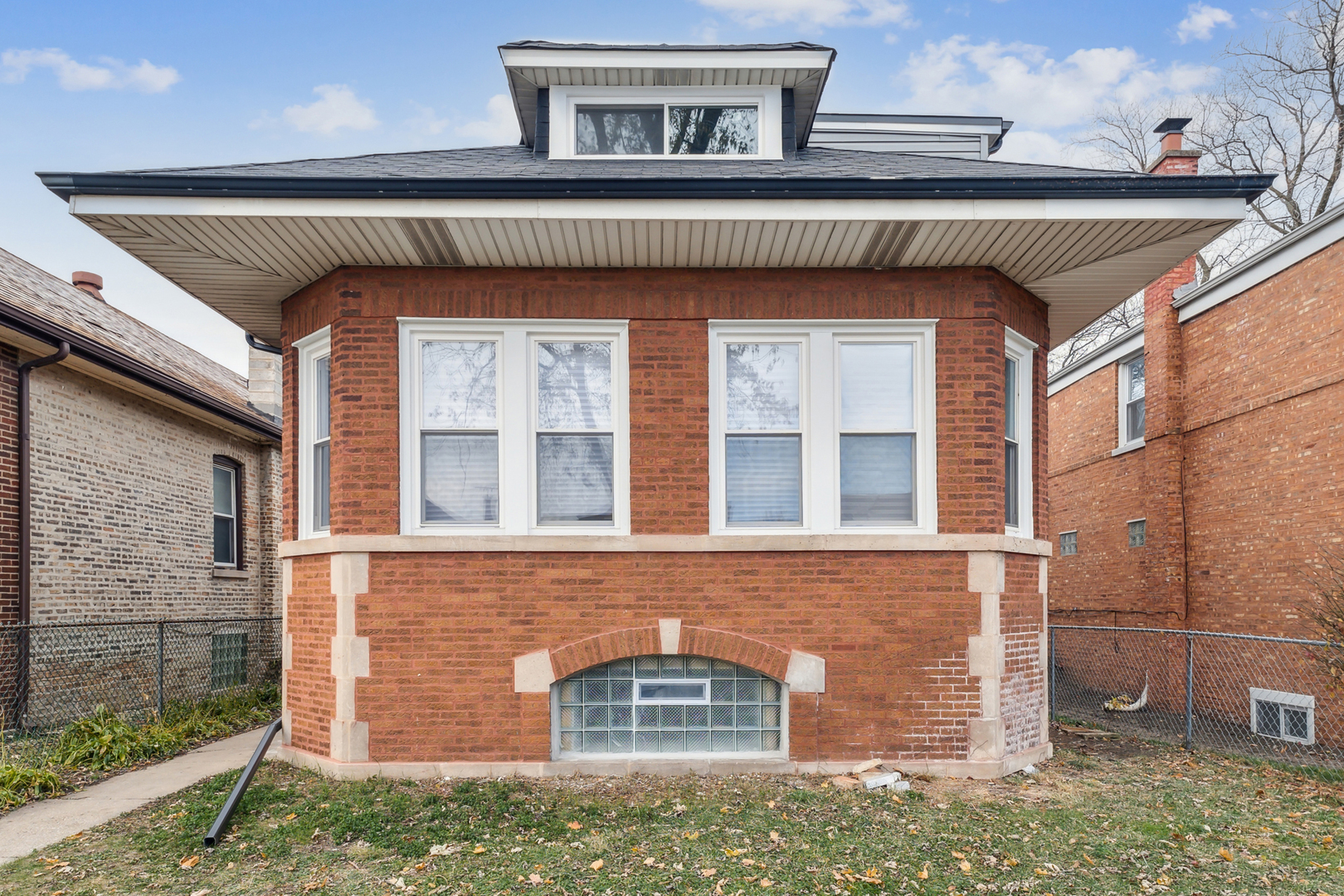 Property Photo: 9818 S Peoria Street IL 60643