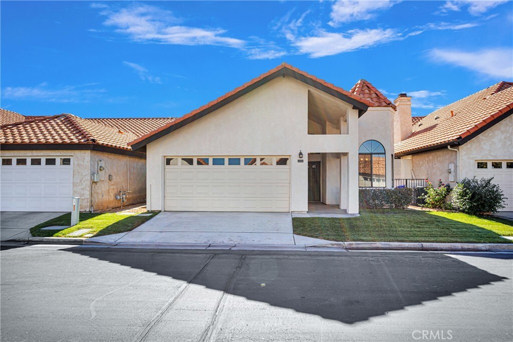 Property Photo:  19235 Pine Way  CA 92308 