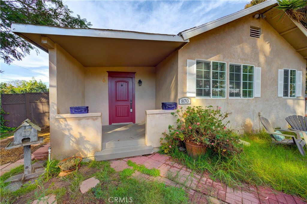 Property Photo:  870 Southland Street A&Ampb  CA 93444 