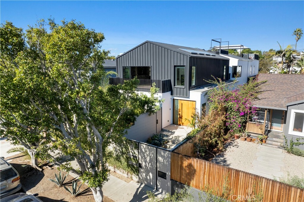 627 Sunset Avenue  Venice CA 90291 photo