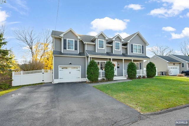 Property Photo:  12 Yale Way  NJ 07436 