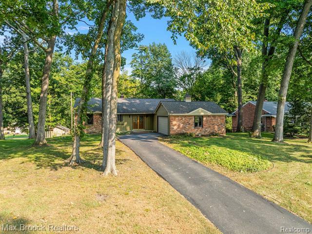 1496 Rochingham Drive  Rochester Hills MI 48309 photo