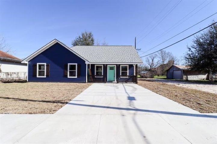 Property Photo:  530 Liberty Ave.  TX 77640 