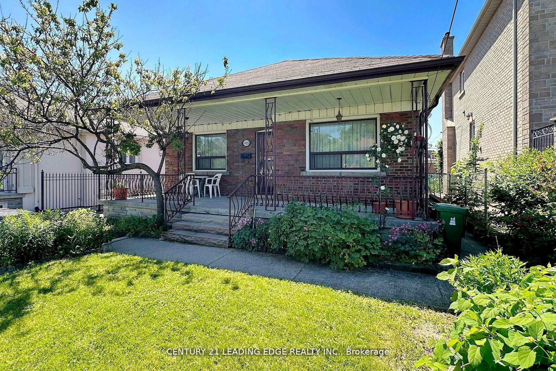 105 Regina Ave  Toronto ON M6A 1R5 photo