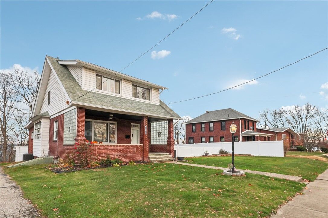 Property Photo:  704 Broadway Ave  PA 15035 