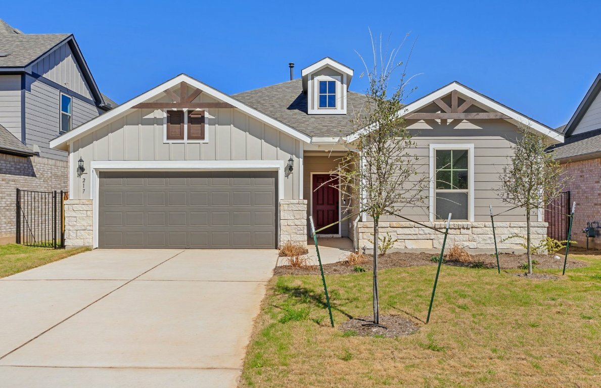 Property Photo: 217 Canyoncrest Way TX 78642